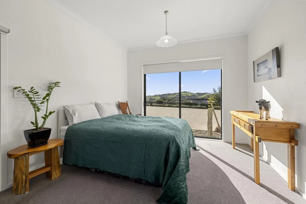 Photos of Unit 3, 957 Taotaoroa Road