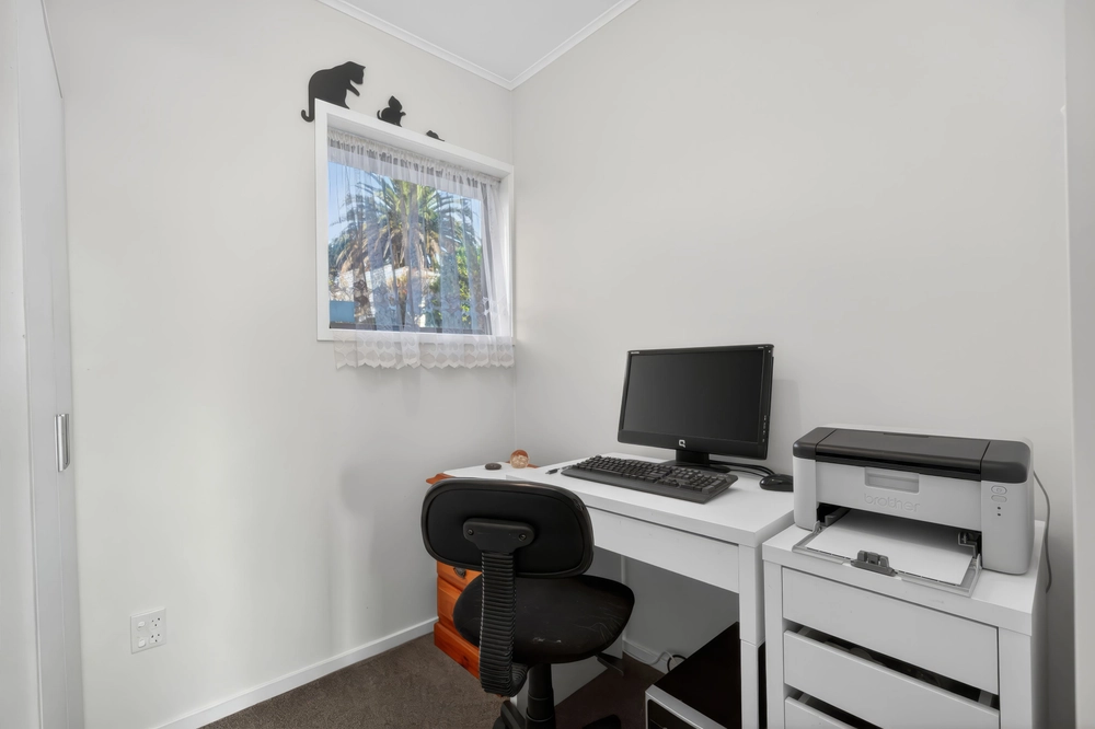 Photos of 952B Whangaparaoa Road