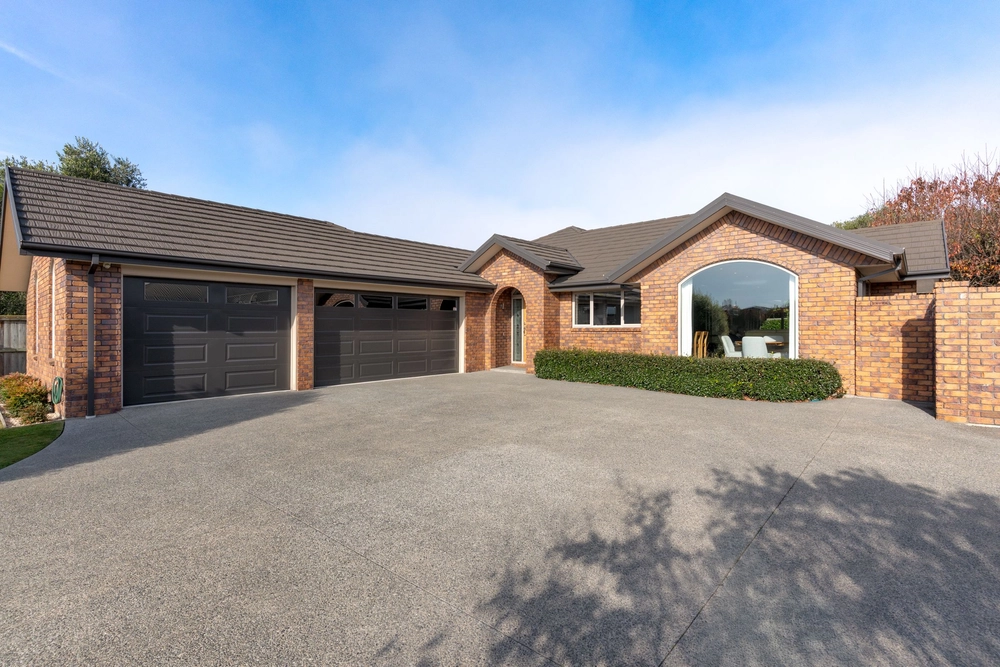 Photos of 8 Saddleback Green