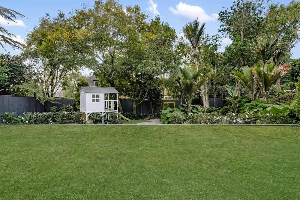 Photos of 12 Woodley Avenue