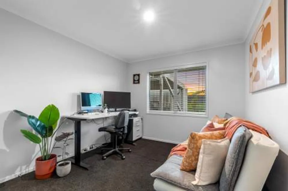 Photos of 1 Royal Ascot Drive