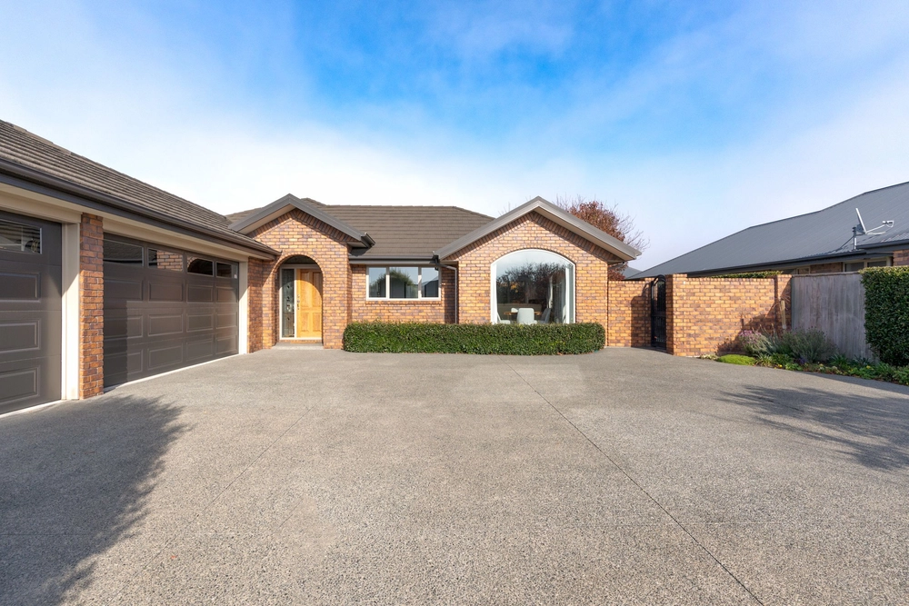 Photos of 8 Saddleback Green