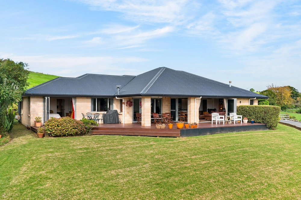 Photos of 283 Maungakaramea Road