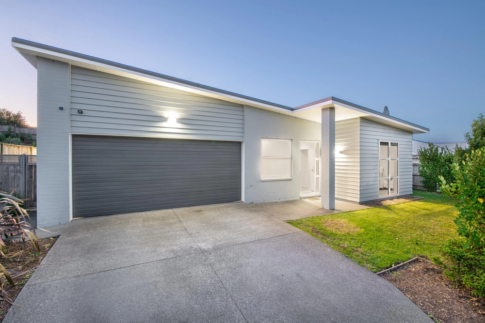 Photos of 26 Kukuwai Avenue