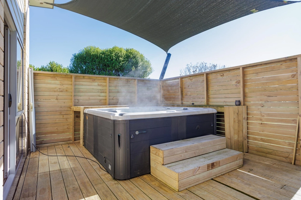 Photos of 992 Te Kawa Road