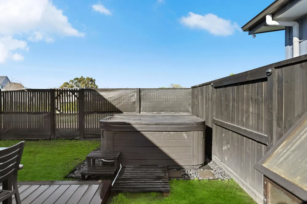 Photos of 9 Earp Crescent