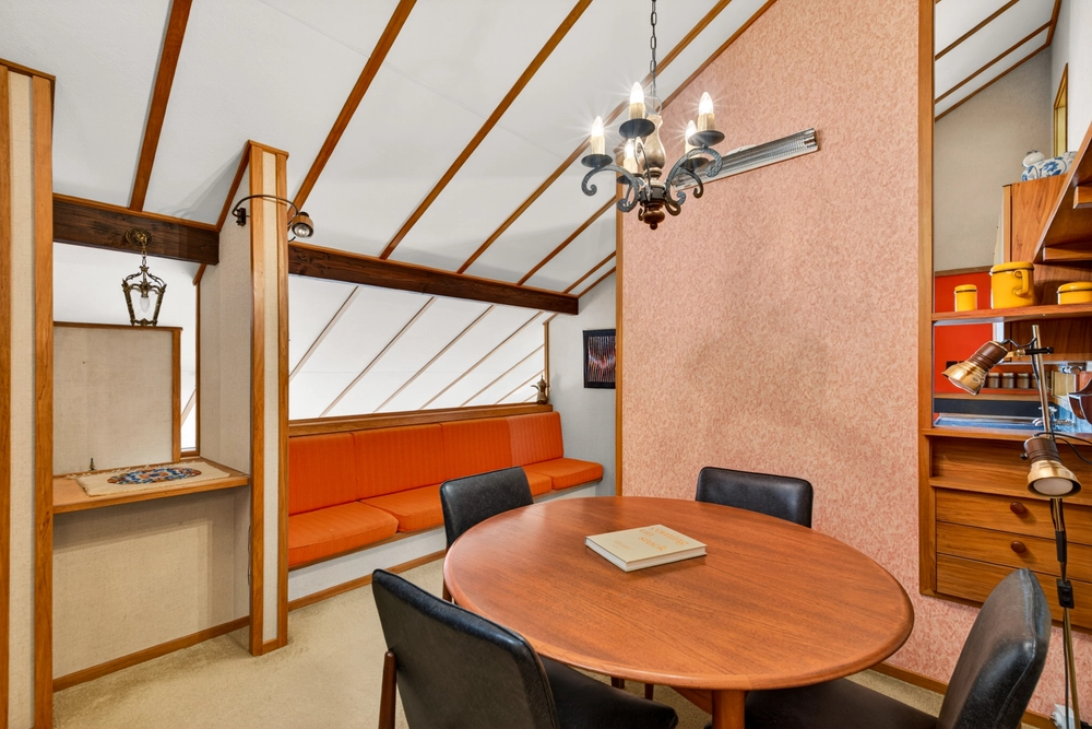 Photos of 122A Chaucer Road North