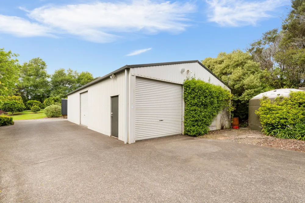 Photos of 998 Peak Road