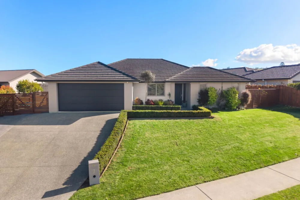 Photos of 7 Westmuir Crescent