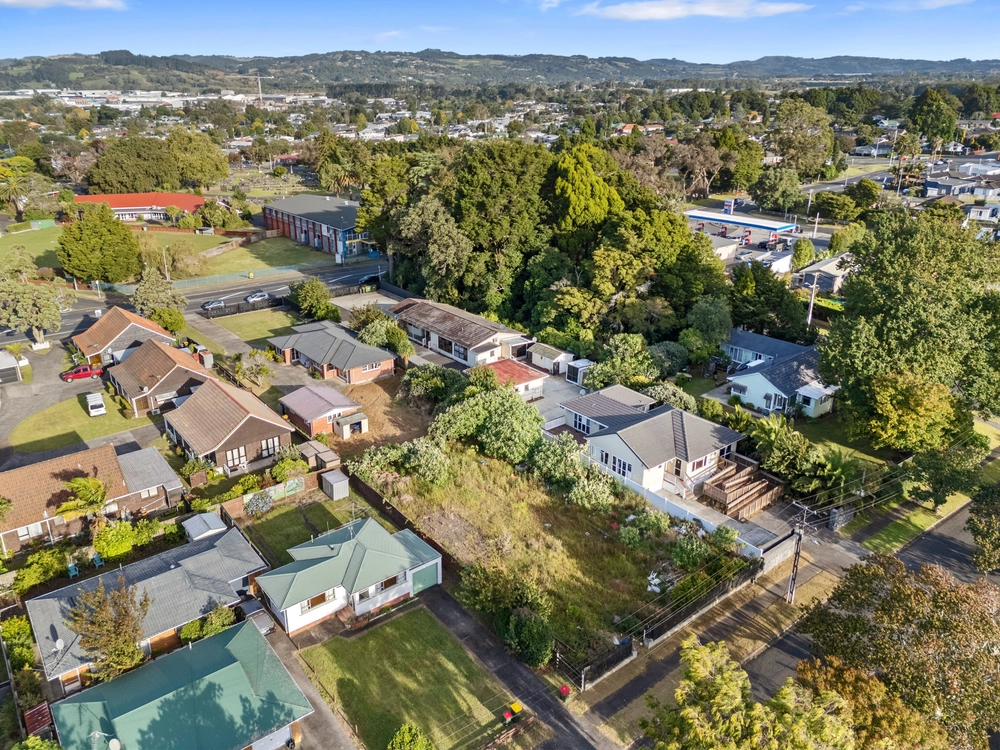 Photos of 60A & 341 East Street & Great South Road