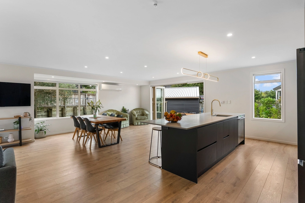 Photos of 4 Lyndhurst Street