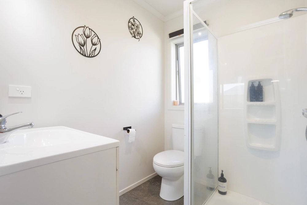 Photos of 992 Te Kawa Road