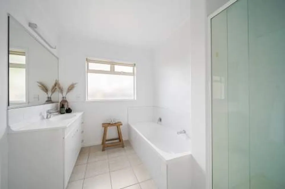 Photos of 657 Gloucester Road