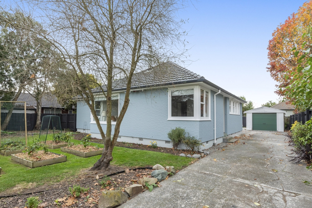 Photos of 36 Eveleyn Couzins Avenue