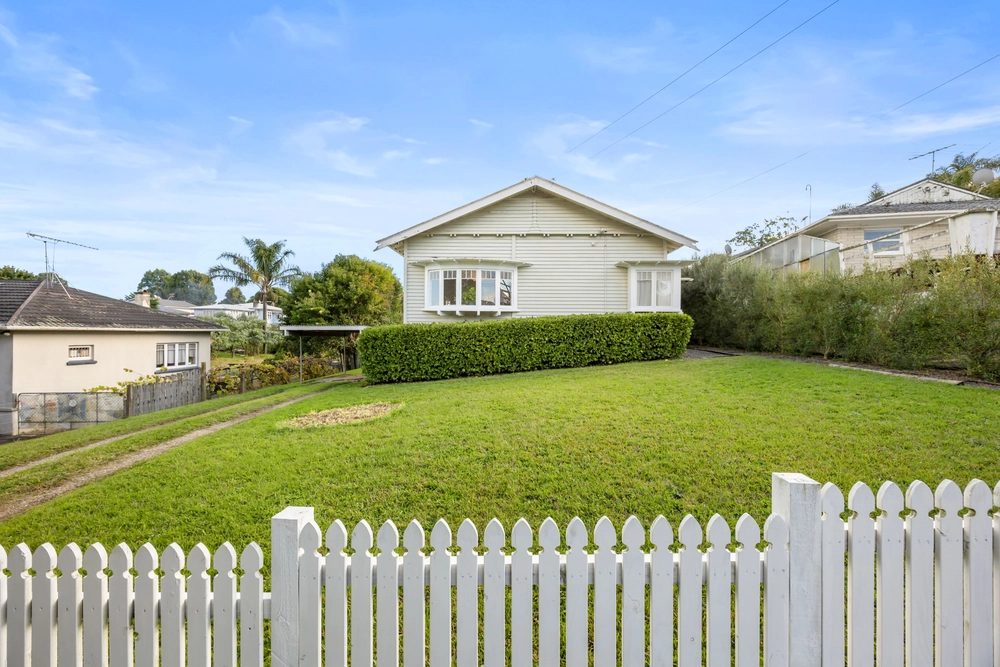 Photos of 17 Tamaki Avenue
