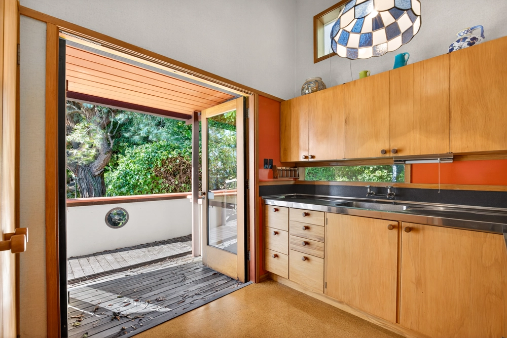Photos of 122A Chaucer Road North