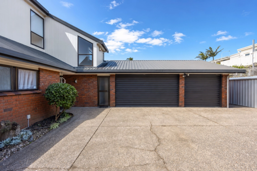 Photos of 952B Whangaparaoa Road