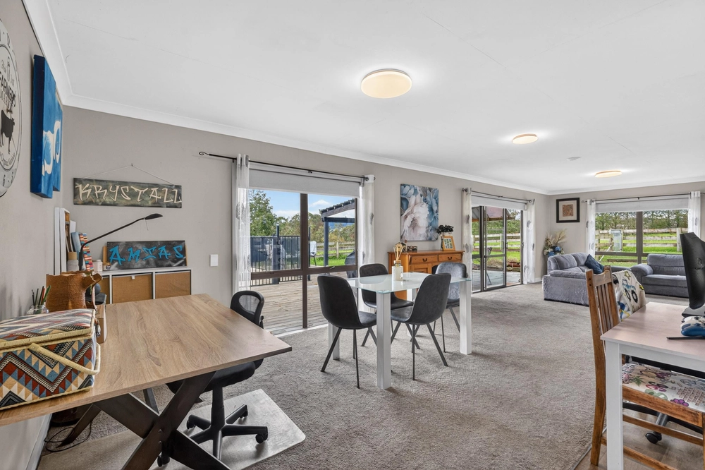 Photos of 216 Manuel Road