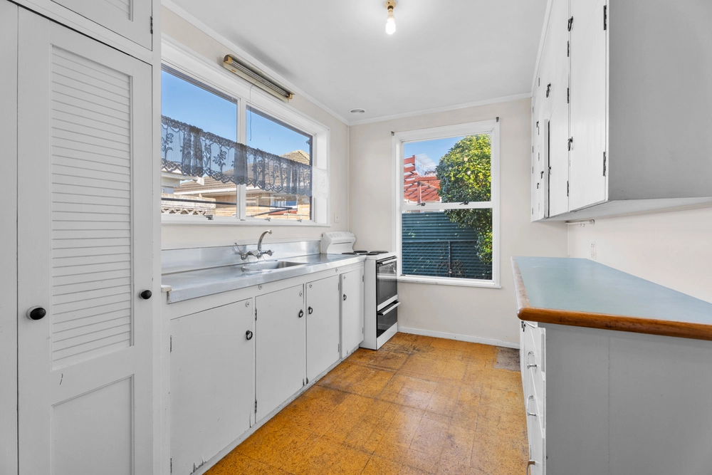 Photos of 2/150 St George Street
