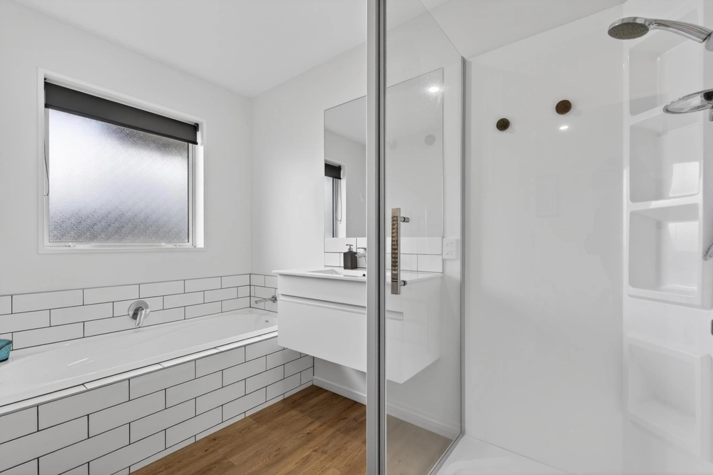 Photos of 54 Graeme Foote Street