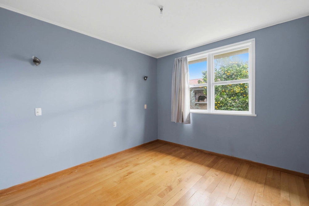 Photos of 4 and 6 Resolute Way