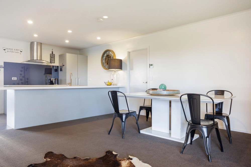 Photos of 992 Te Kawa Road