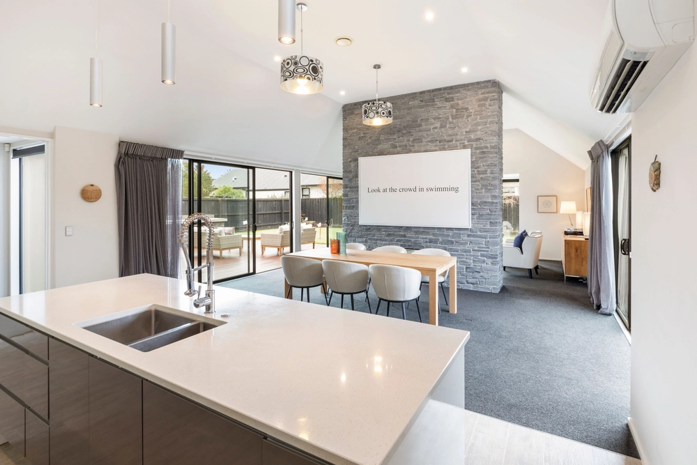 Photos of 6 Waterstock Way