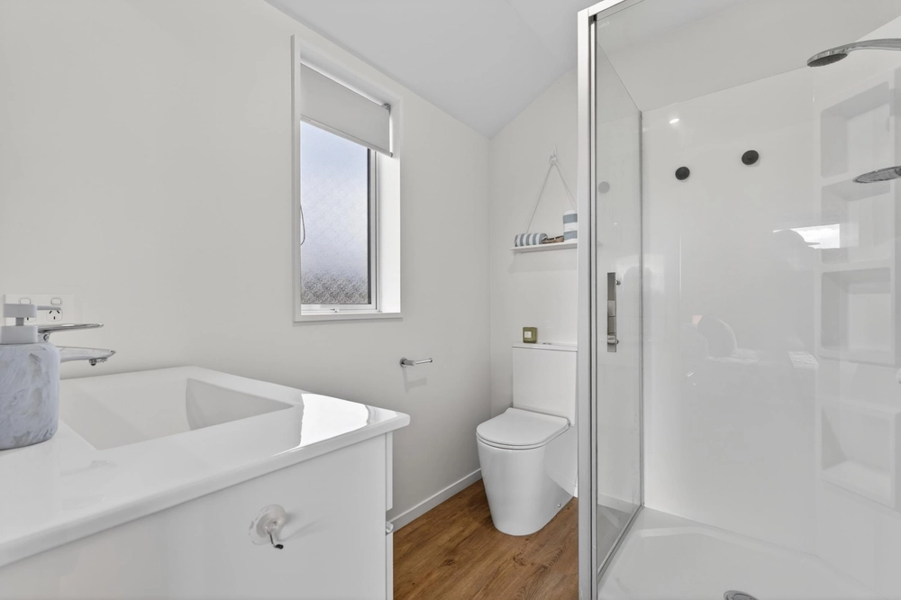 Photos of 54 Graeme Foote Street