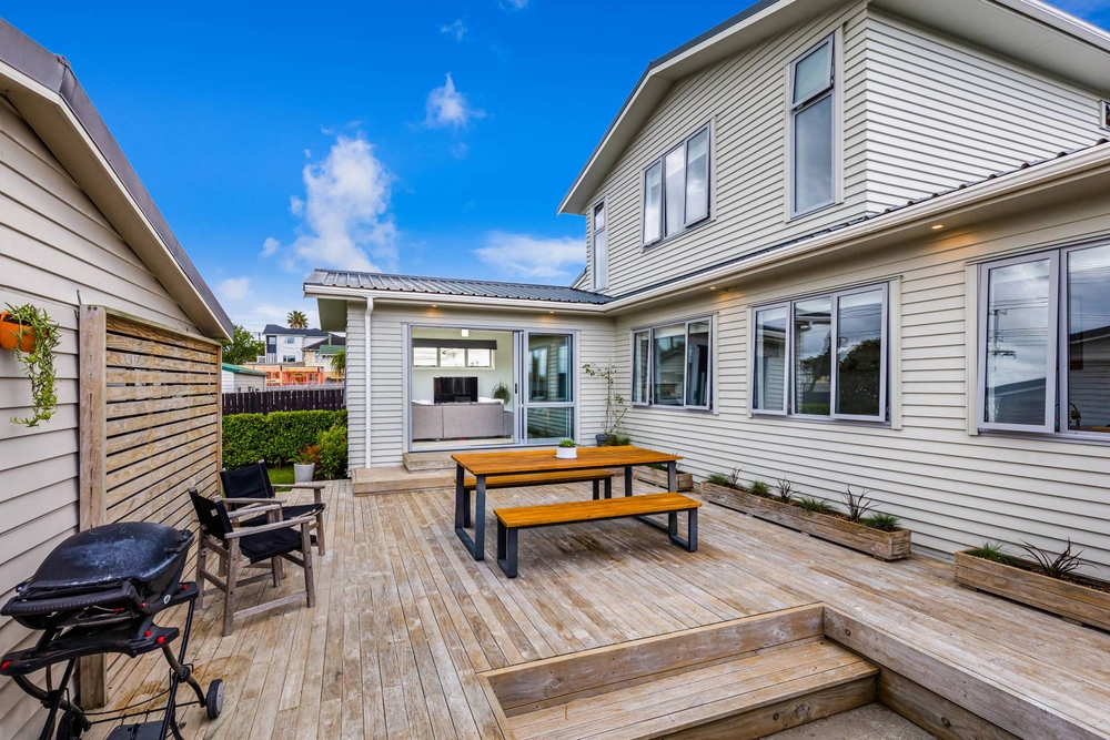 Photos of 103a wharf road te
