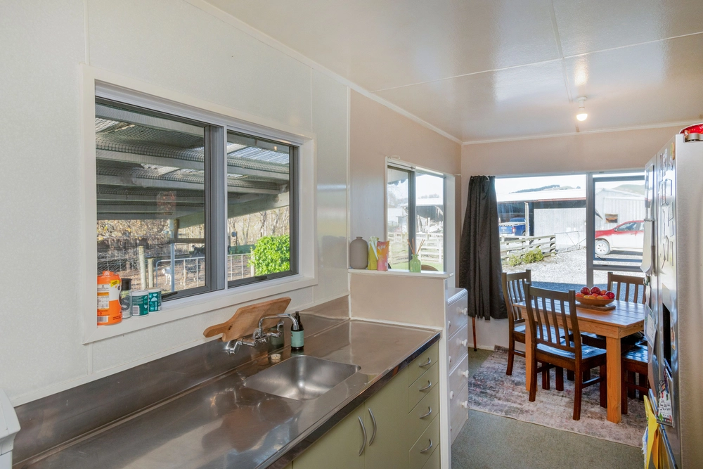 Photos of 172 Whatatutu Road