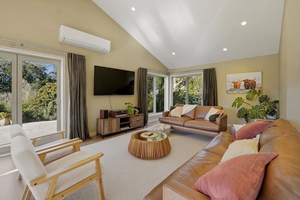 Photos of 19 WAIOROI PLACE