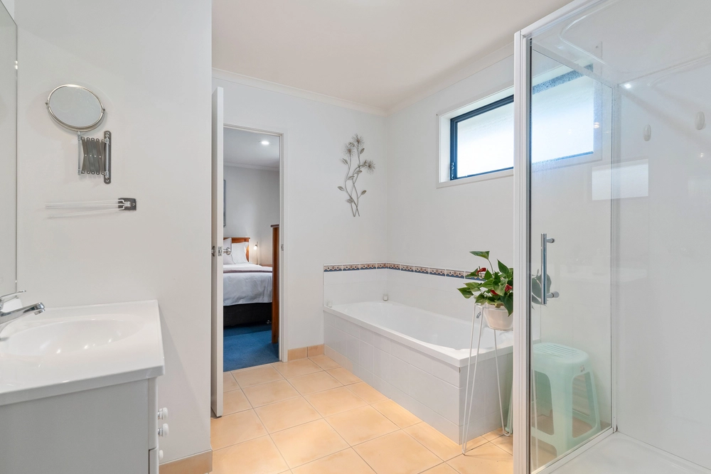 Photos of 174A Captain Springs Road