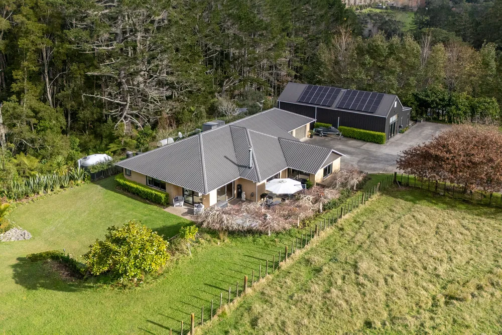 Photos of 108 Paremoremo Road