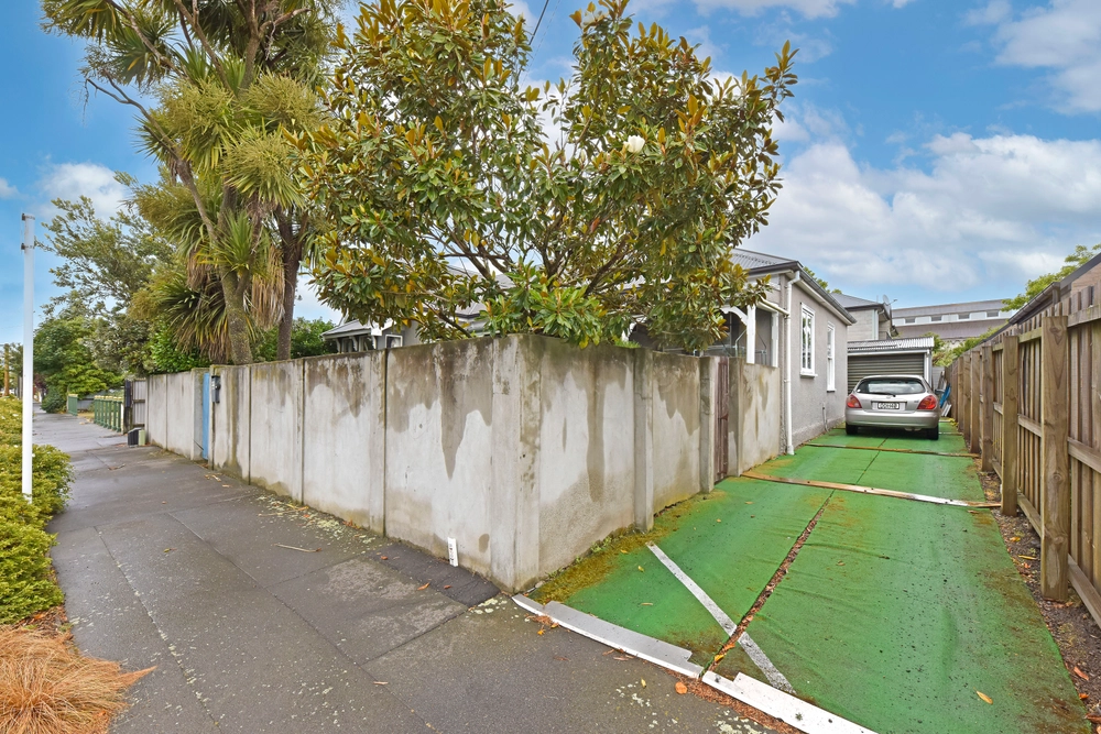 Photos of 22 Dickens Street