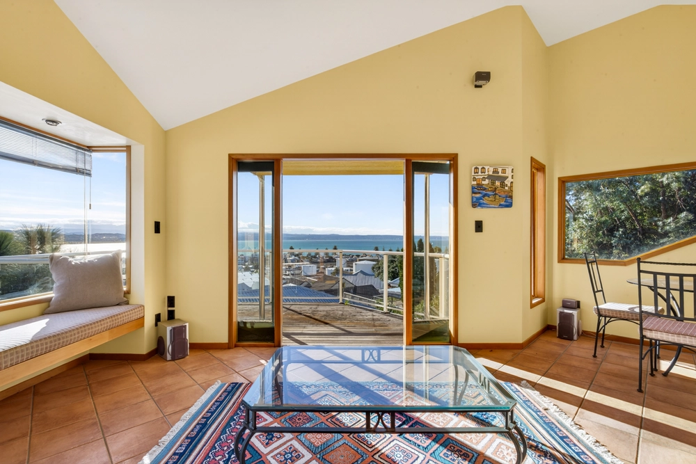 Photos of 122A Chaucer Road North