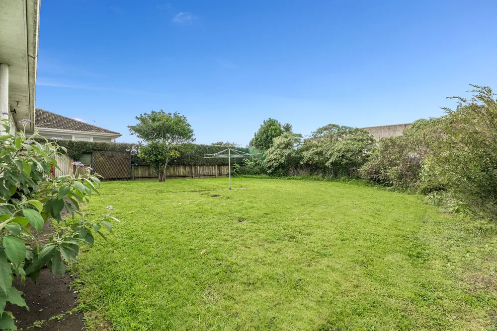 Photos of 37 Featherston Crescent