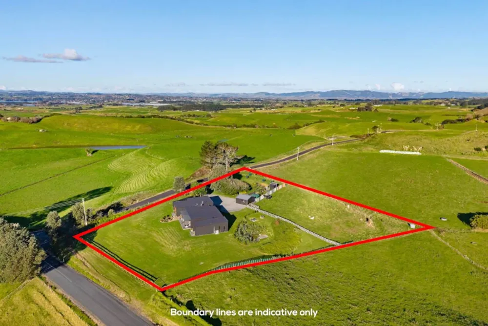 Photos of 561 Kohekohe-Karioitahi Road