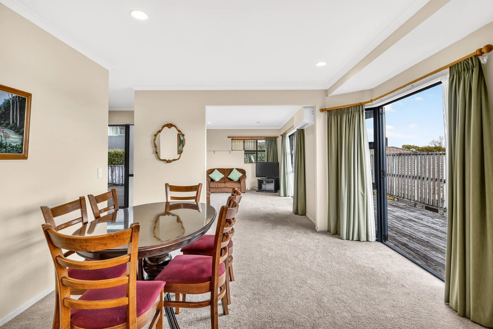 Photos of 2/136 Rutherford Street