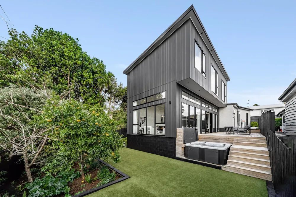 Photos of 39B Waiatarua Road