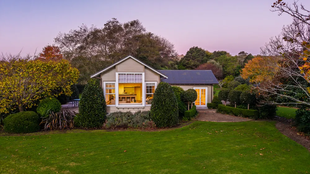Photos of 998 Peak Road