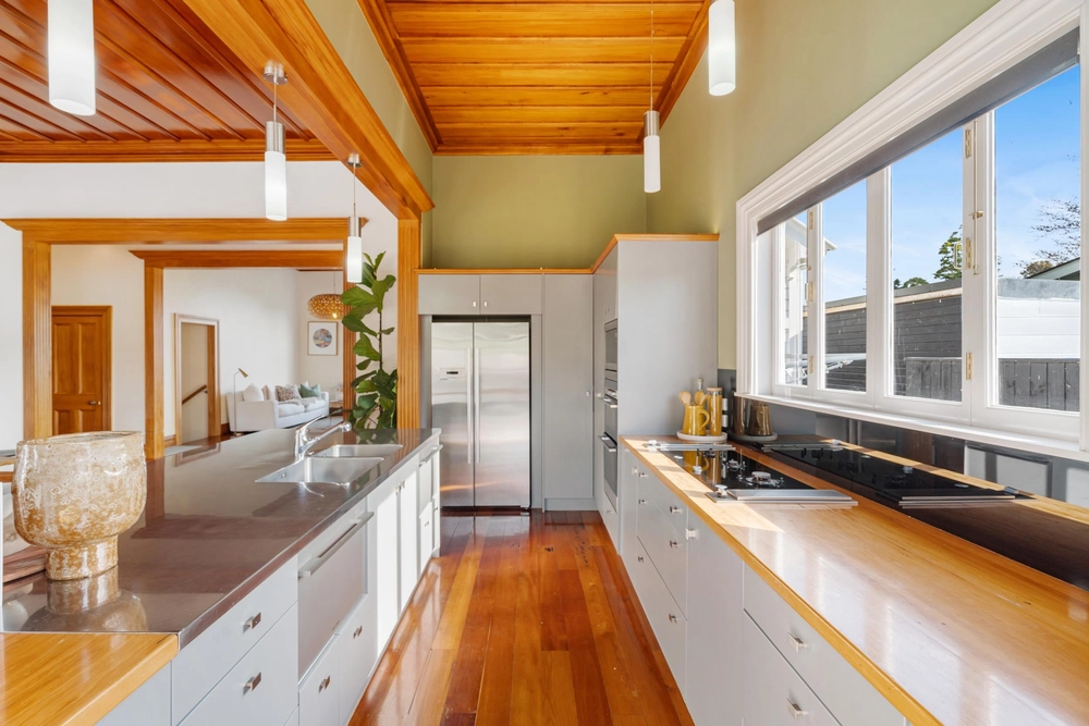 Photos of 6 Thompson Road