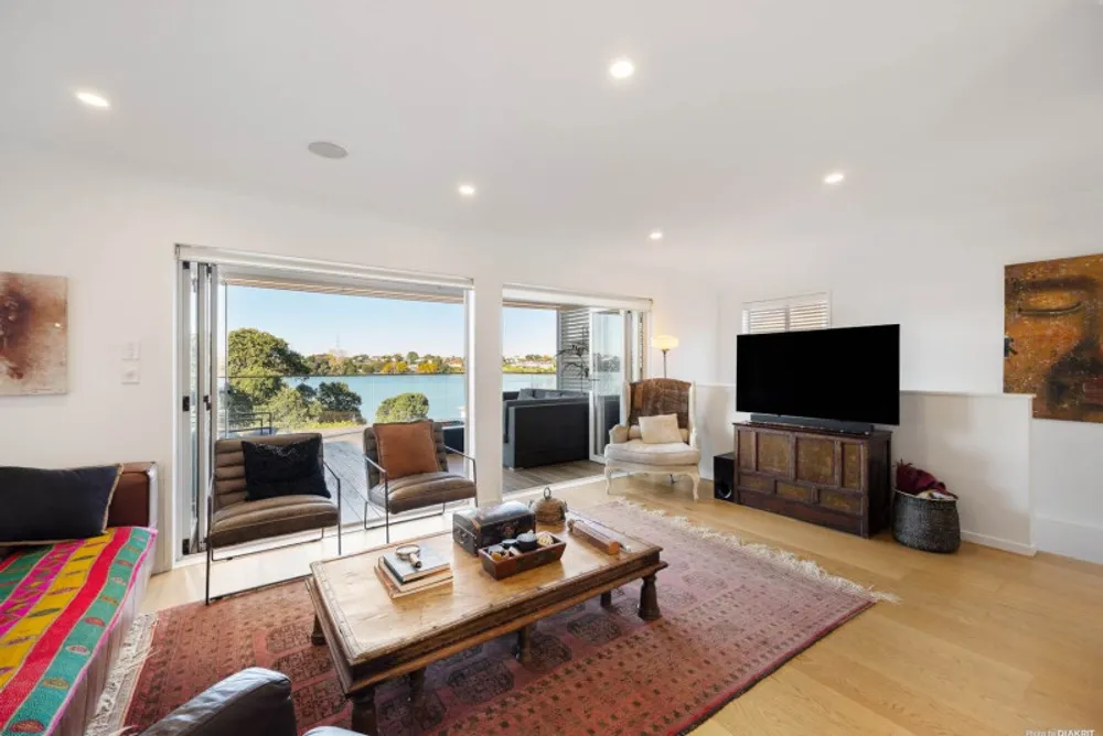 Photos of 90B Ireland Road