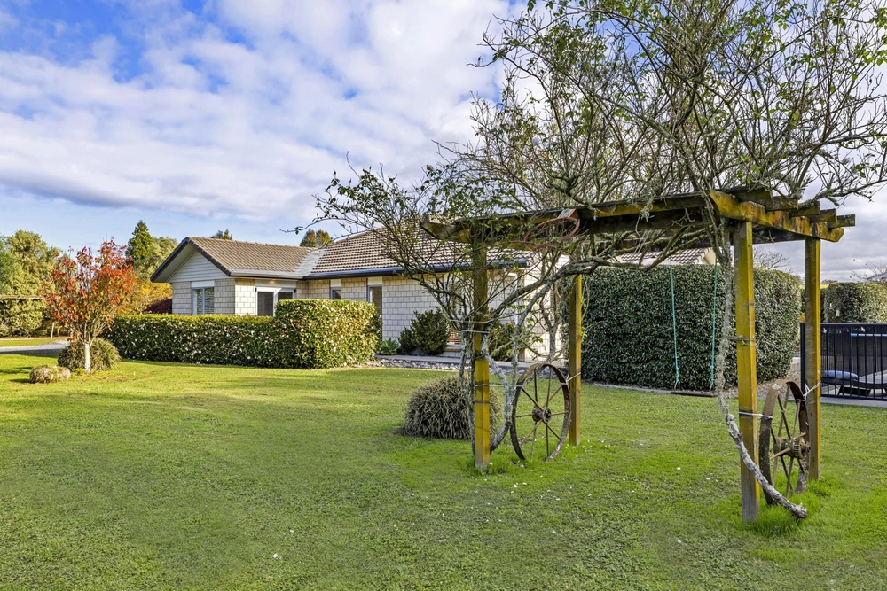 Photos of 46 Glen Ida Way