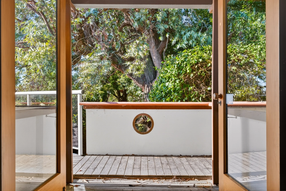 Photos of 122A Chaucer Road North