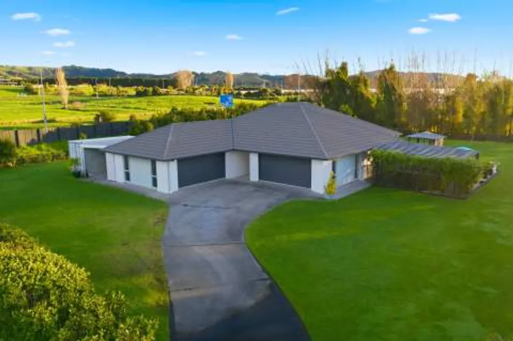 Photos of 1 Royal Ascot Drive