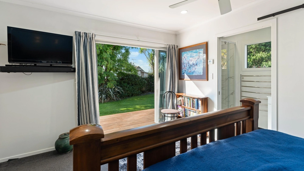 Photos of 1522 Kaiaua Road