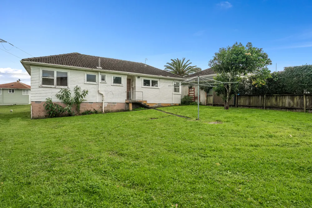 Photos of 37 Featherston Crescent
