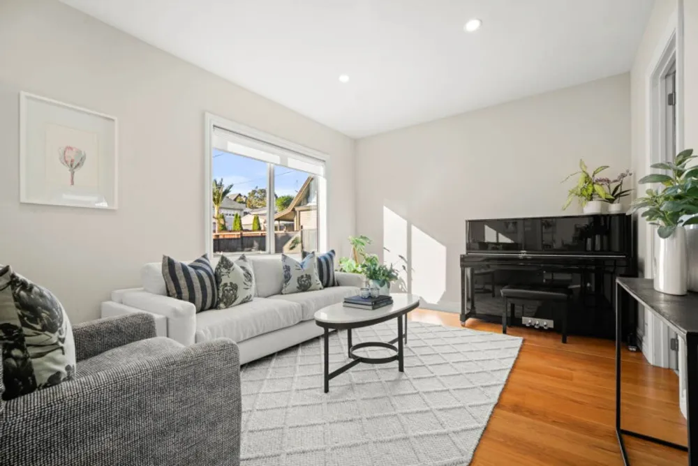 Photos of 21 Inverary Avenue