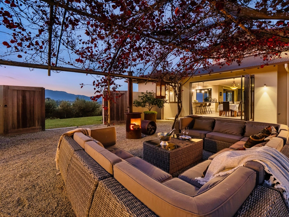 Photos of 265A Hot Springs Road