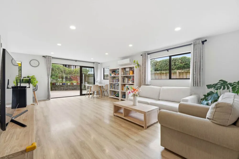 Photos of 49A Hillcrest Avenue